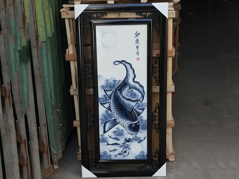 Tranh cá chép trông trăng men lam đắp nổi 85x42cm